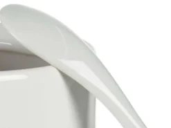 Cukierniczka porcelanowa z pokrywką i łyżeczką biała