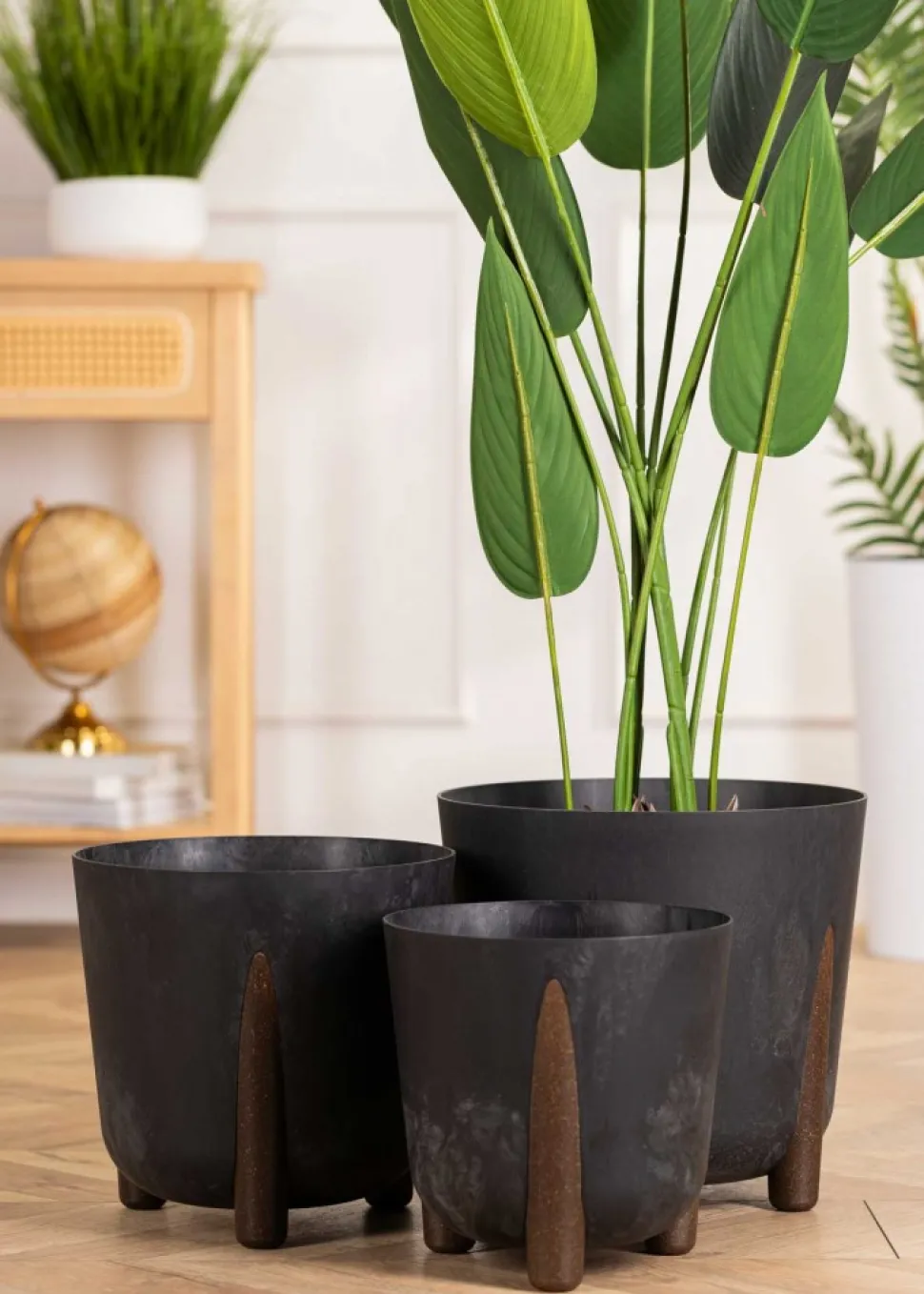 Donica Moss recykling czarny beton 26xh25 cm