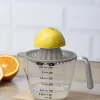Dzbanek z miarką i wyciskarką 0,5L ciemny beż