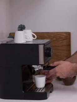 Ekspres do kawy kolbowy ciśnieniowy BLACK+DECKER BXCO1200E