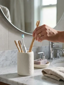 Kubek łazienkowy polyresin kremowy