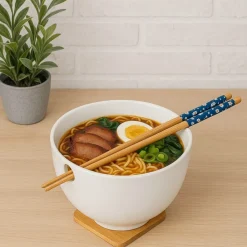 Miska ramen z pałeczkami biała