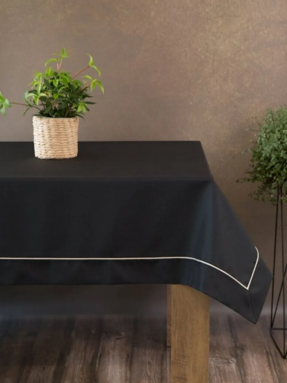 Obrus DORITA 145x280 cm czarny