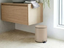 Okrągły kosz na śmieci 5L metalowy taupe z pedałem * TENDANCE Outlet