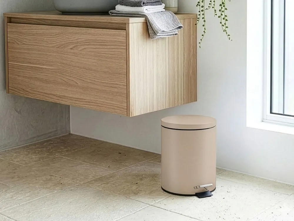 Okrągły kosz na śmieci 5L metalowy taupe z pedałem * TENDANCE Outlet