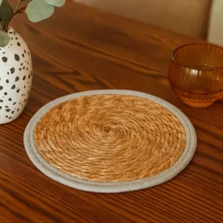 Podkładka na stół 35 cm beżowa z szarą obwódką