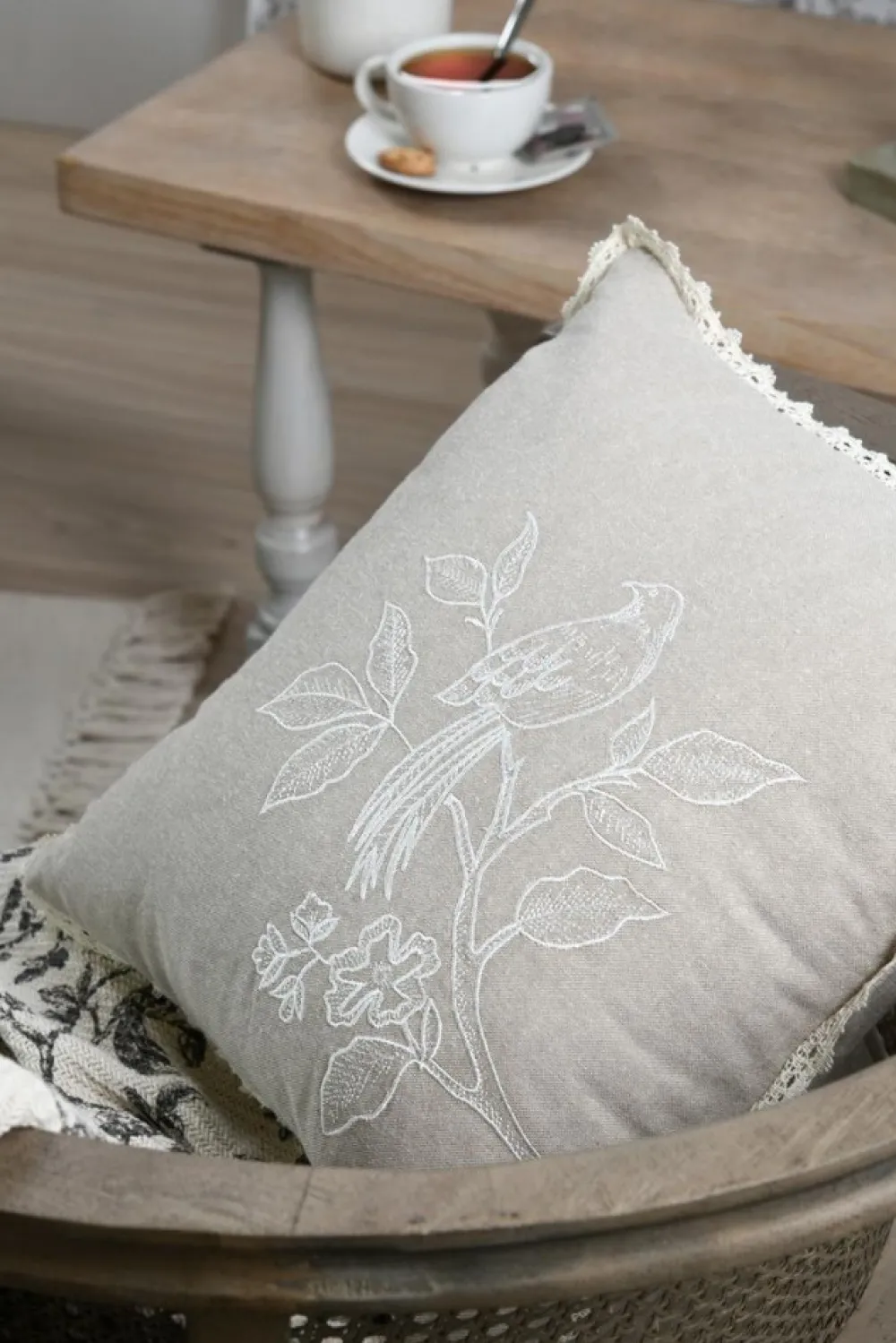 Poduszka CLARINE 40x40 ptak gałązka koronka * STOF Clearance