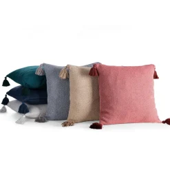 Poszewka POLY 04 różowa 45x45 chwosty
