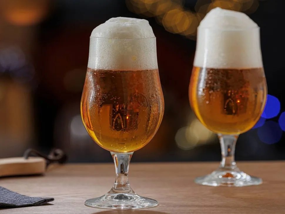 Zestaw 4 szklanek do piwa na nóżce 370 ml