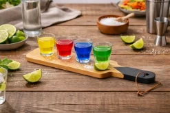 Zestaw kieliszków do shotów z drewnianą tacą
